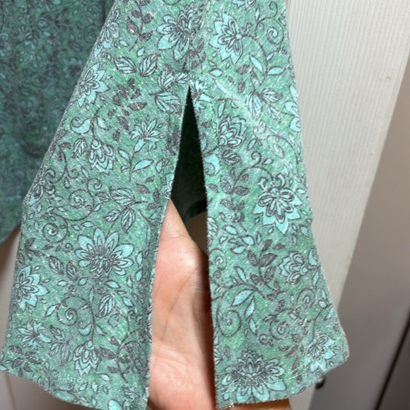 LuLaRoe tunic top size xs green with light blue flowers - Picture 3 of 6